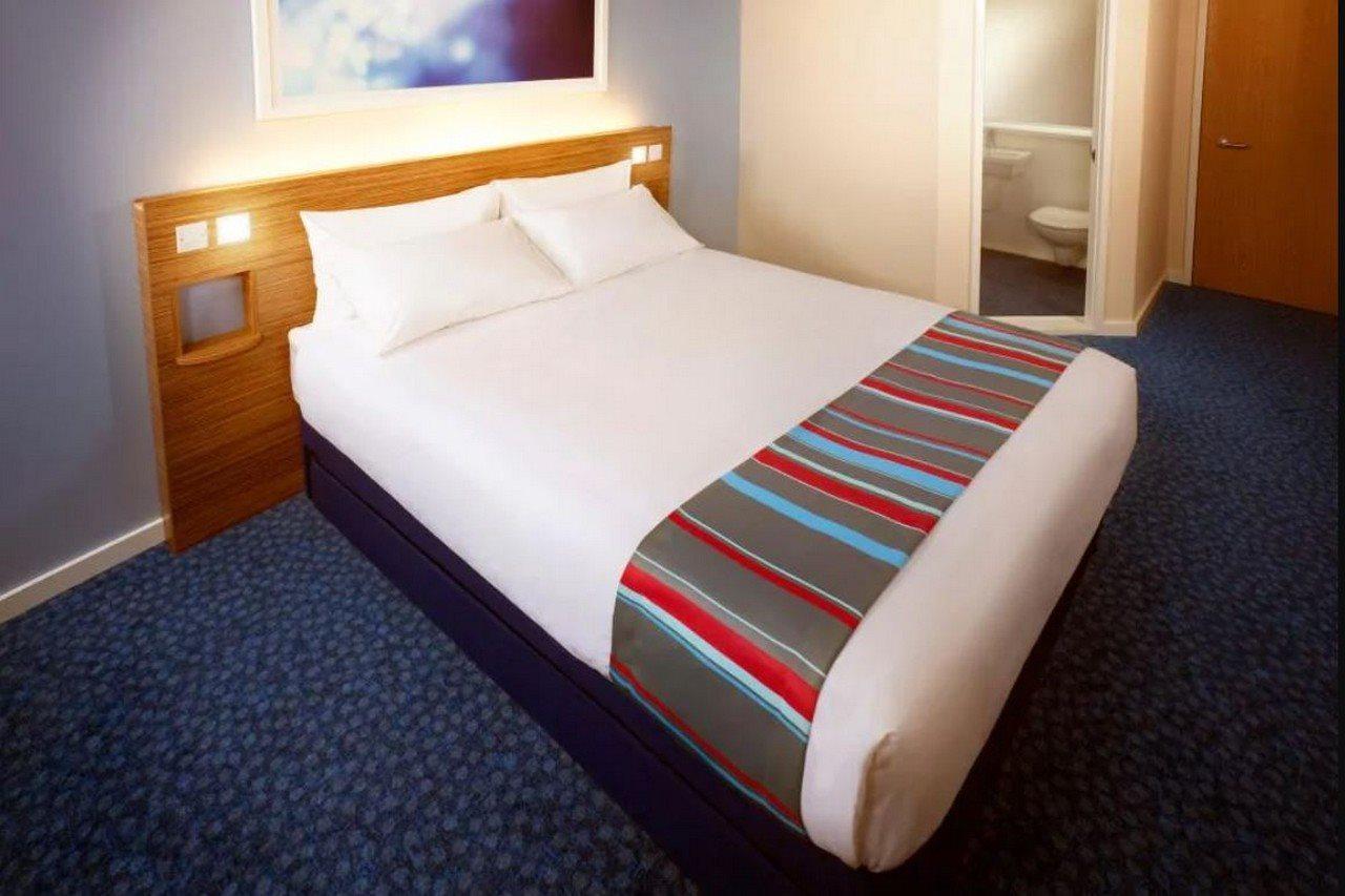 Travelodge London Teddington Exterior photo
