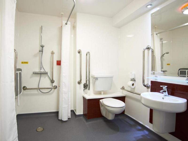 Travelodge London Teddington Exterior photo